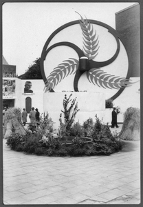 605618 Afbeelding van de stand van het Nederlandsch Agrarisch Front (N.A.F.) op het Vredenburg (op de hoek met de Lange ...